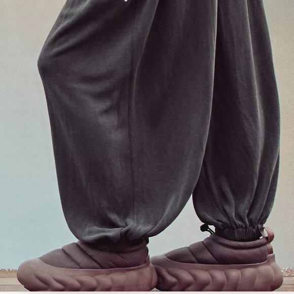 Crocs Overpuff Shorty Boots in Truffle size 9 Women's / 7 Men's NWT - Picture 1 of 6